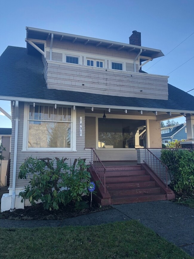 Photo - Large home/3bed 3 bath with bonus/office room just outside of PSNS and close to Bremerton Ferry
