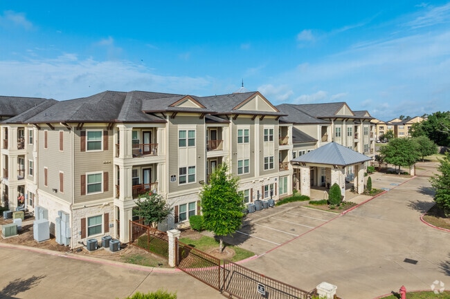 Building Photo - Carriage Crossing Rental
