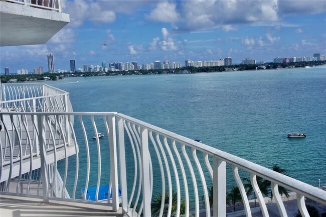 Photo - 7601 E Treasure Dr Unidad 1406