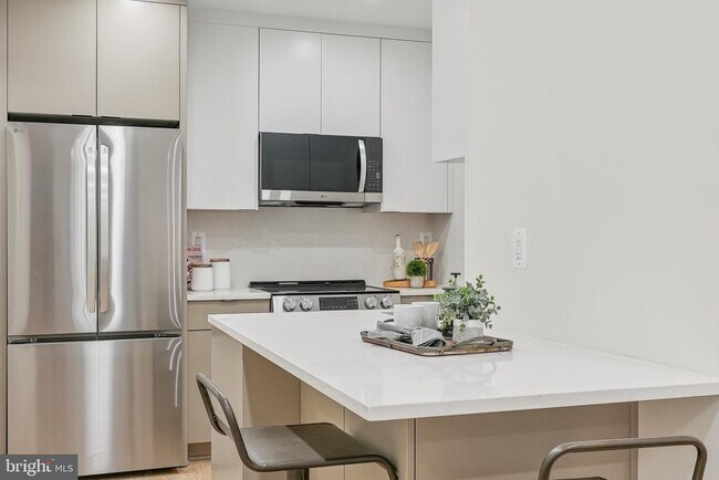 Photo - 2134 Wisconsin Ave NW Unit 2