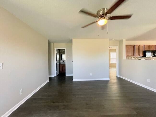 Photo - 200 Whitestone Dr NE