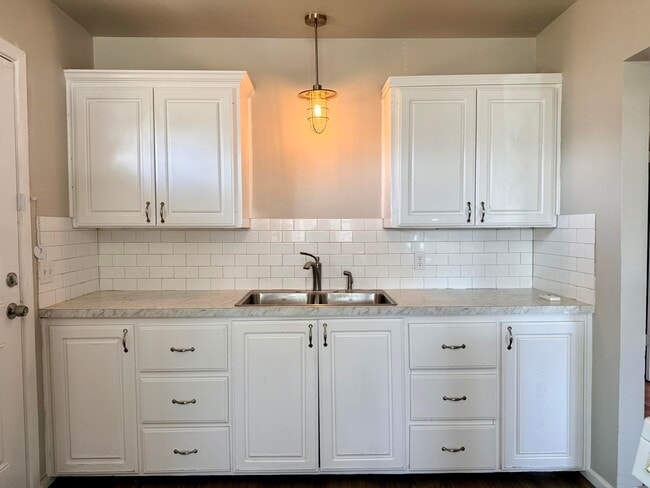 Photo - 505 E 37th St