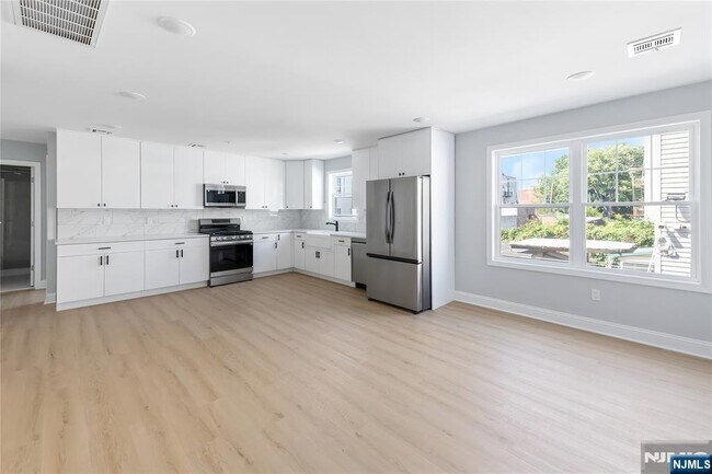 Photo - 110 Madison St Unit 3