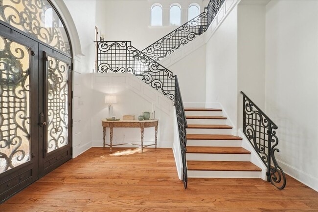 Photo - 6807 Lupton Dr