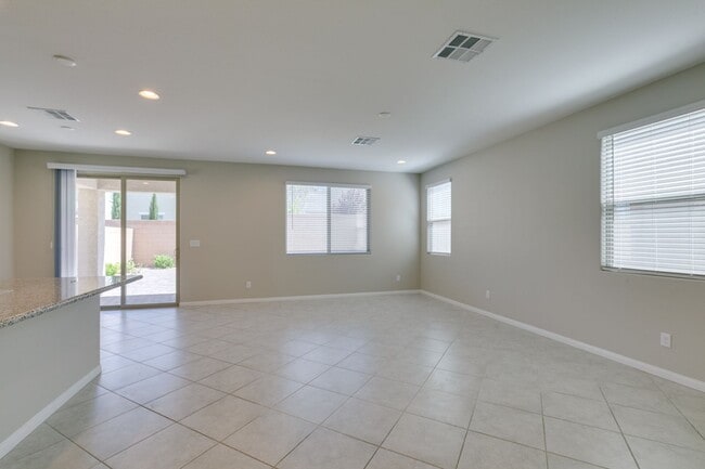 Photo - MOUNTAINS EDGE 3 BEDROOM HOME!