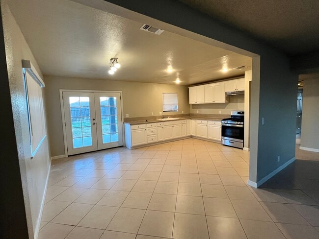 Photo - 8512 Tamarack Ave