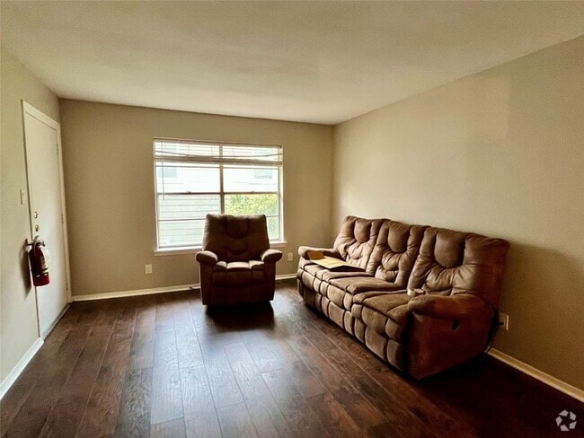 Building Photo - 1107 N Locust St Unit 4 Rental