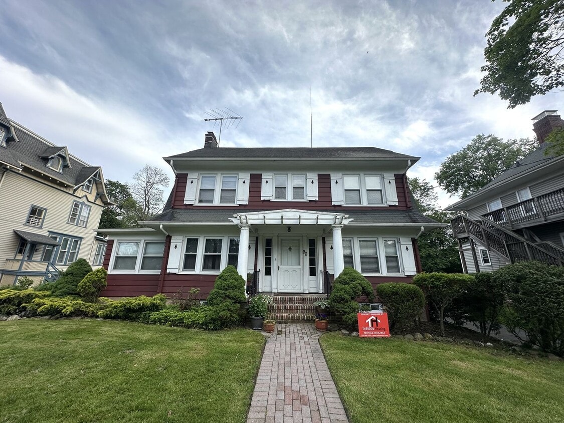 5 bedrooms, 2.5 bathrooms - 5 bedrooms, 2.5 bathrooms