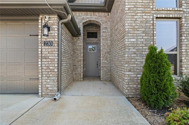 Photo - 230 Bequette Ln