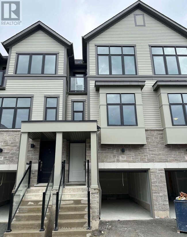 Photo - 783 Kootenay Path