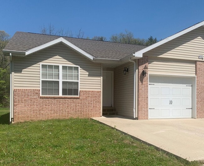 Building Photo - 6531-MF2-E2 Unit A