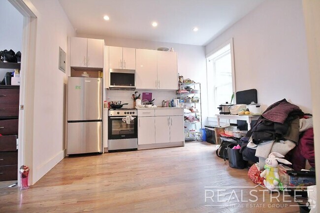 Building Photo - Renovated Spacious 2 BR in Bushwick Unit 2R Rental