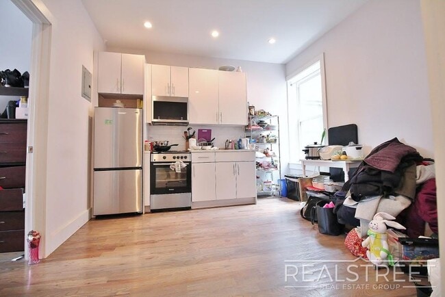 Renovated Spacious 2 BR in Bushwick - Renovated Spacious 2 BR in Bushwick Apartment Unit 2R