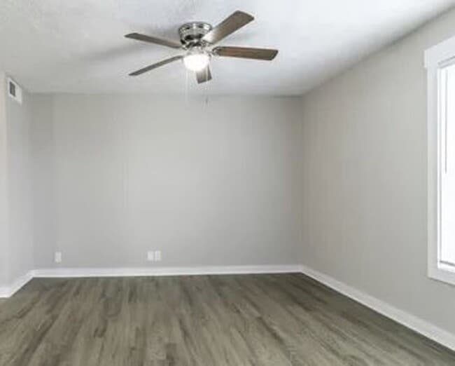 Photo - 302 S Camp Meade Rd