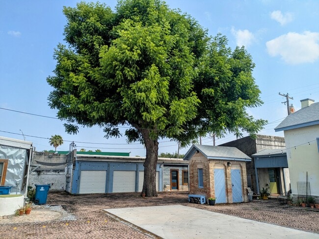 Photo - 1500 E Madison St