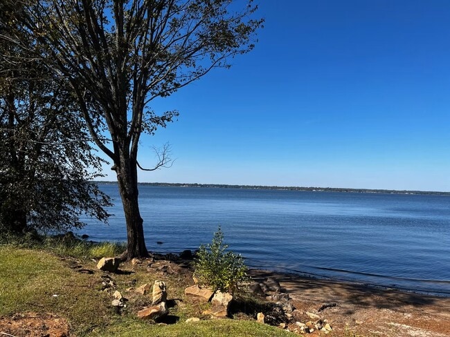 Waters Edge at Lake Palestine