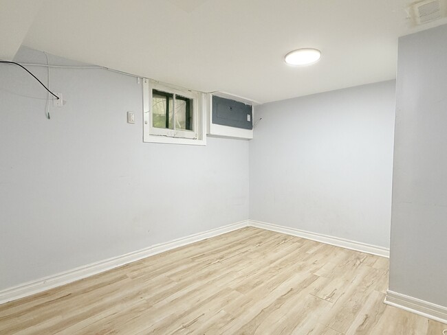 Photo - 567 Campbell Ave Unit Lower