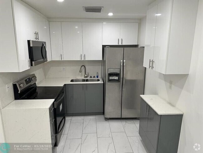 Building Photo - 4655 SW 33rd Ave Unit 4 Rental