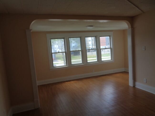Building Photo - 78 Lasalle Ave Unit #1