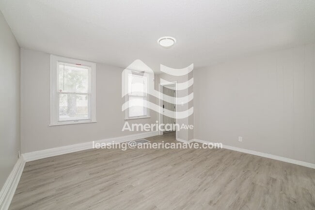 Photo - 210 E Maywood Ave