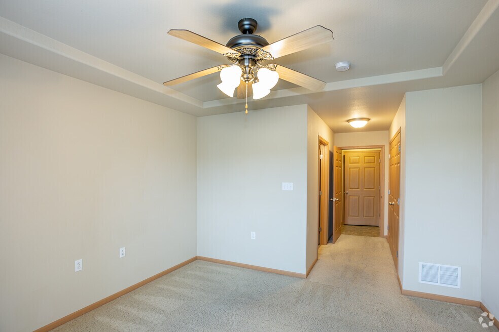 2BR, 2BA - 900 SF
