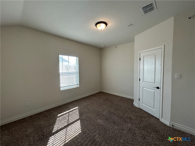 Building Photo - 318 Untermaier St