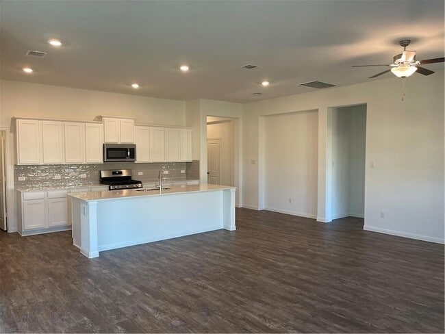 Photo - 208 Baralo St