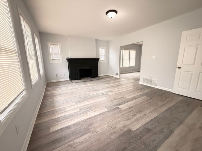 Photo - 3259 Cortland St