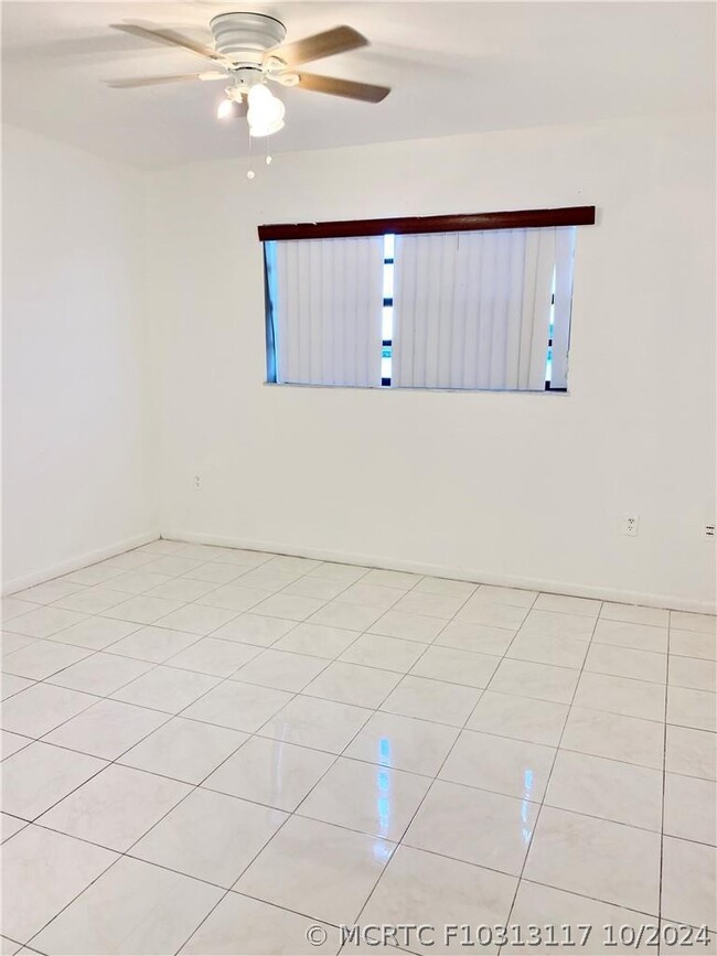 2790 W 60th St Unidad 32