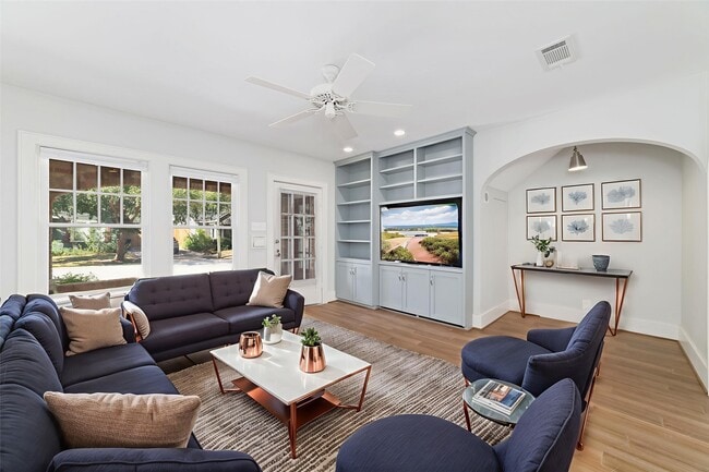 Photo - 2907 Albany St