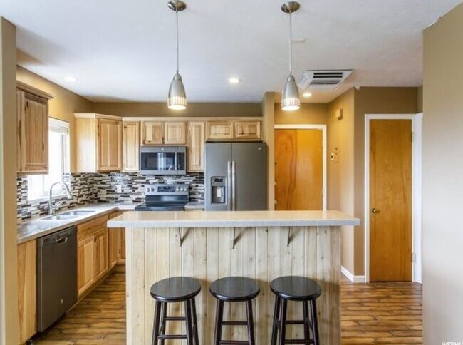 615 Grand St E Unit 3