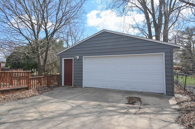 Photo - Charming SW Rochester home with fenced yard!