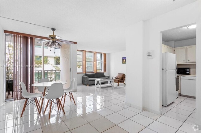 Building Photo - 9440 W Bay Harbor Dr Unit 2B Rental