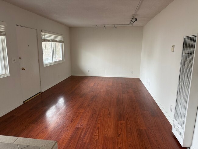 Building Photo - 2219 4th St Unit 2