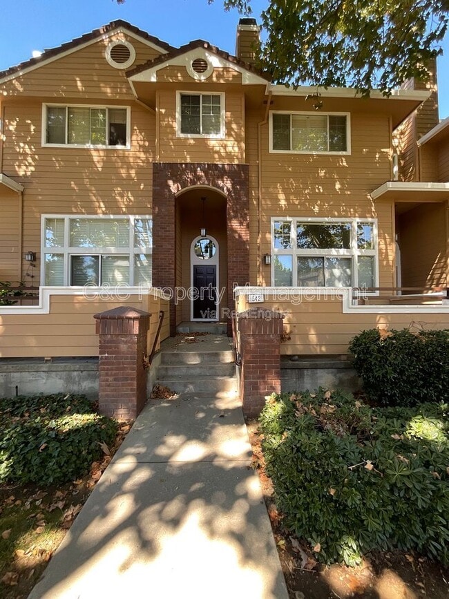 Photo - 542 Mill River Ln