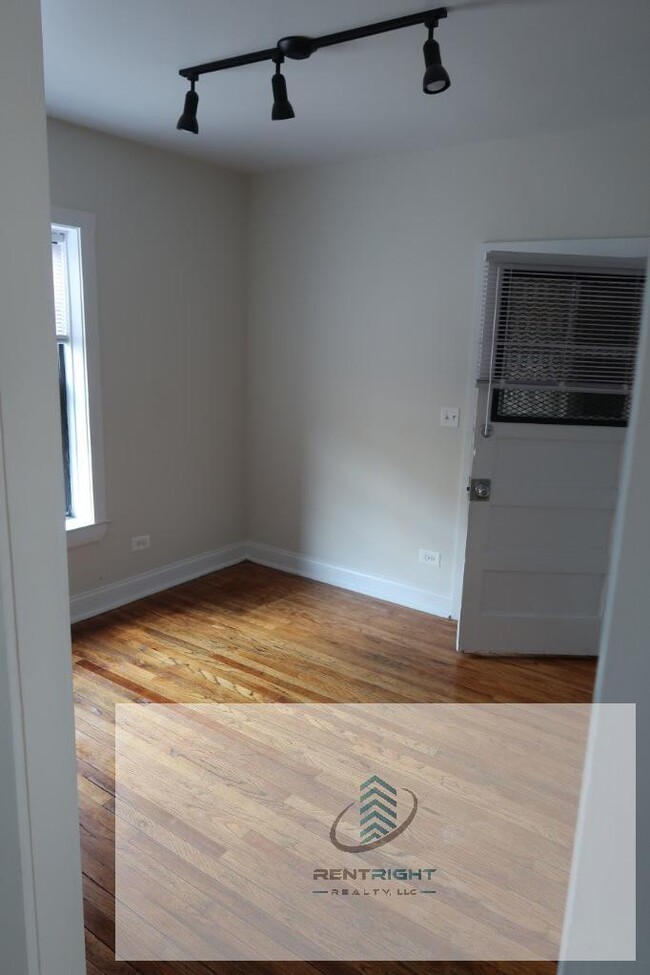 1700-1710 W Albion