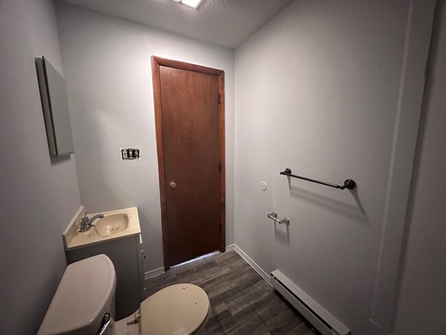 Photo - 408-4 Main-W