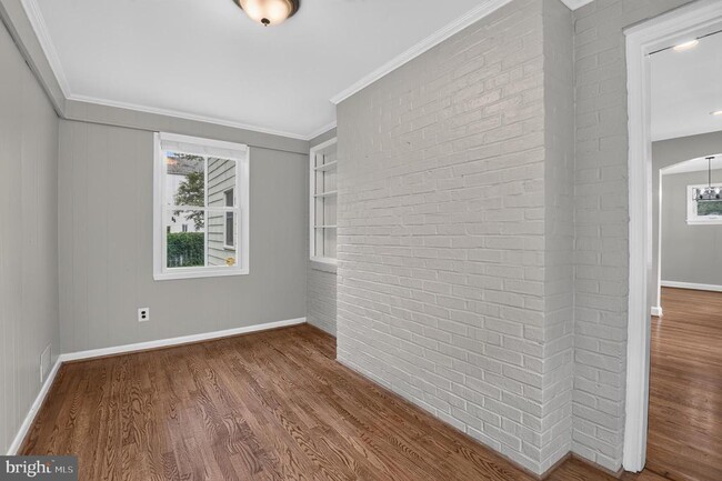 Photo - 9315 Linden Ave