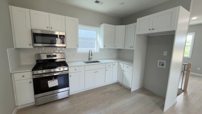 Photo - 565 E 24th St Unit 2 Fl