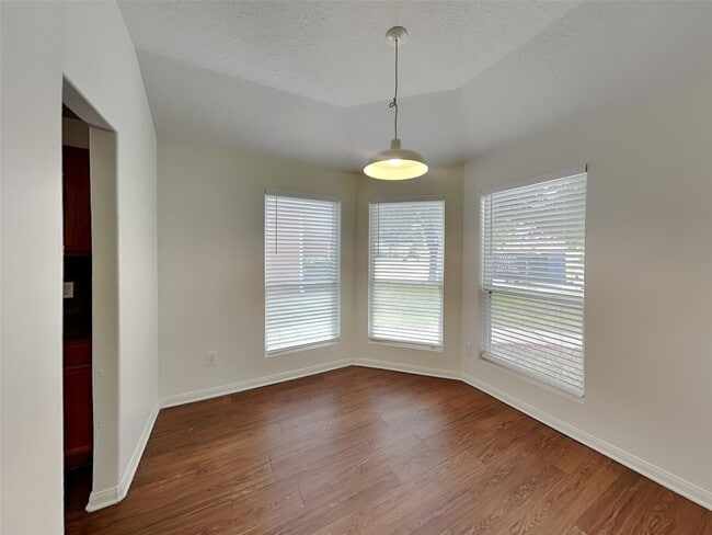 Photo - 3631 Barkers Crossing Ave