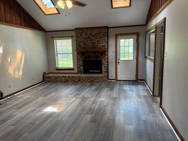 Photo - 210 Deerwood Ln