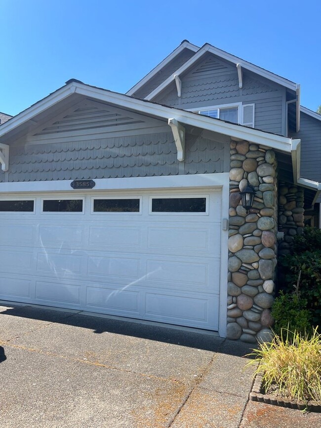 2 Bedroom 2.5 Bath House - 2 Bedroom 2.5 Bath House