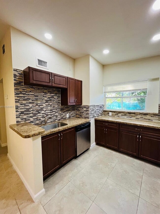 Photo - 501 Carolina Ave