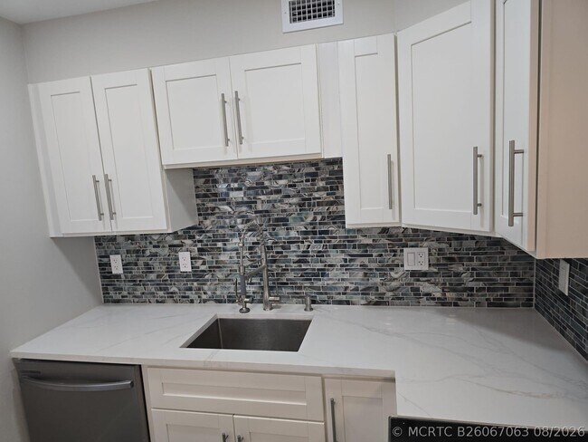 Photo - 215 Normandy Ln Unit 215