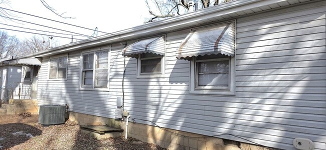 Photo - 2 bedroom Home near Mercy Hospital!!  $1095!