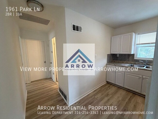 Photo - 1961 Park Ln