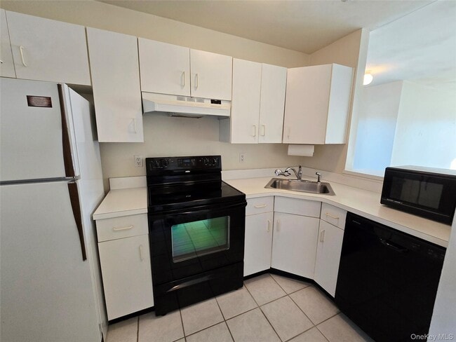 Photo - 220 Montauk Hwy