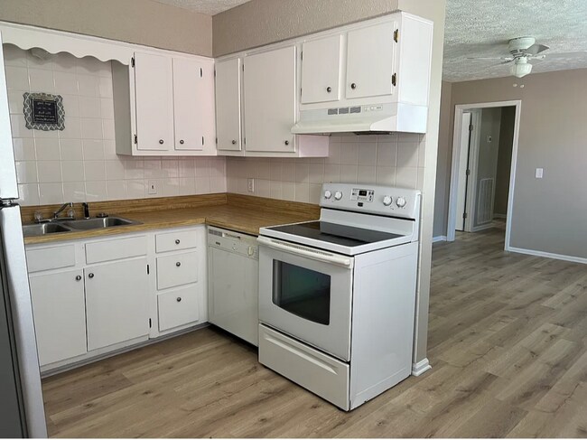 Photo - 824 Oak Leaf Dr