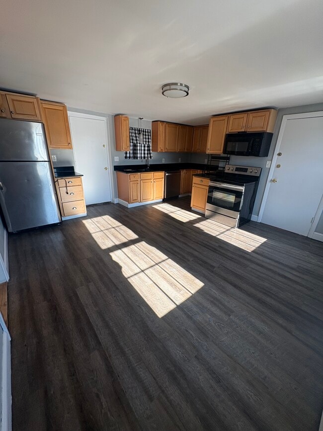 Building Photo - 3 Oak St Unit #2