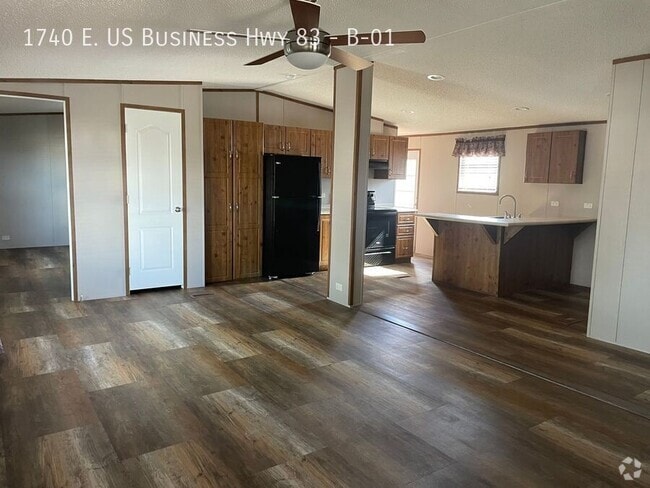 Building Photo - 1740 W Business Hwy 83 Rental